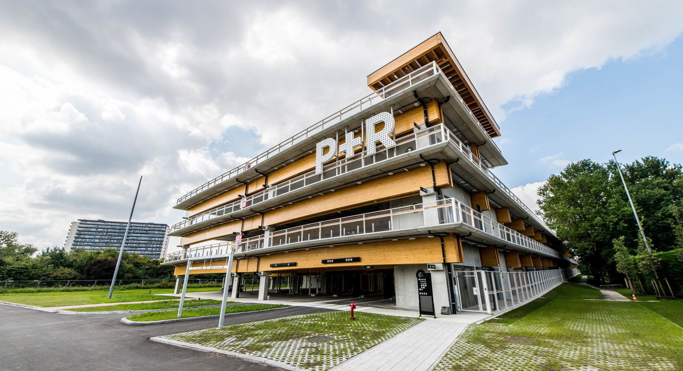 De ingang van de nieuwe Park & Ride in Merksem aan de Bredabaan.